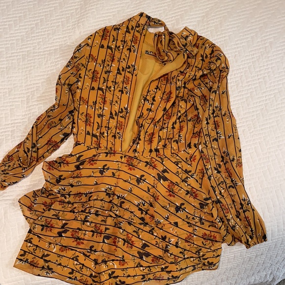 Endless rose size small EUC romper - Picture 2 of 5